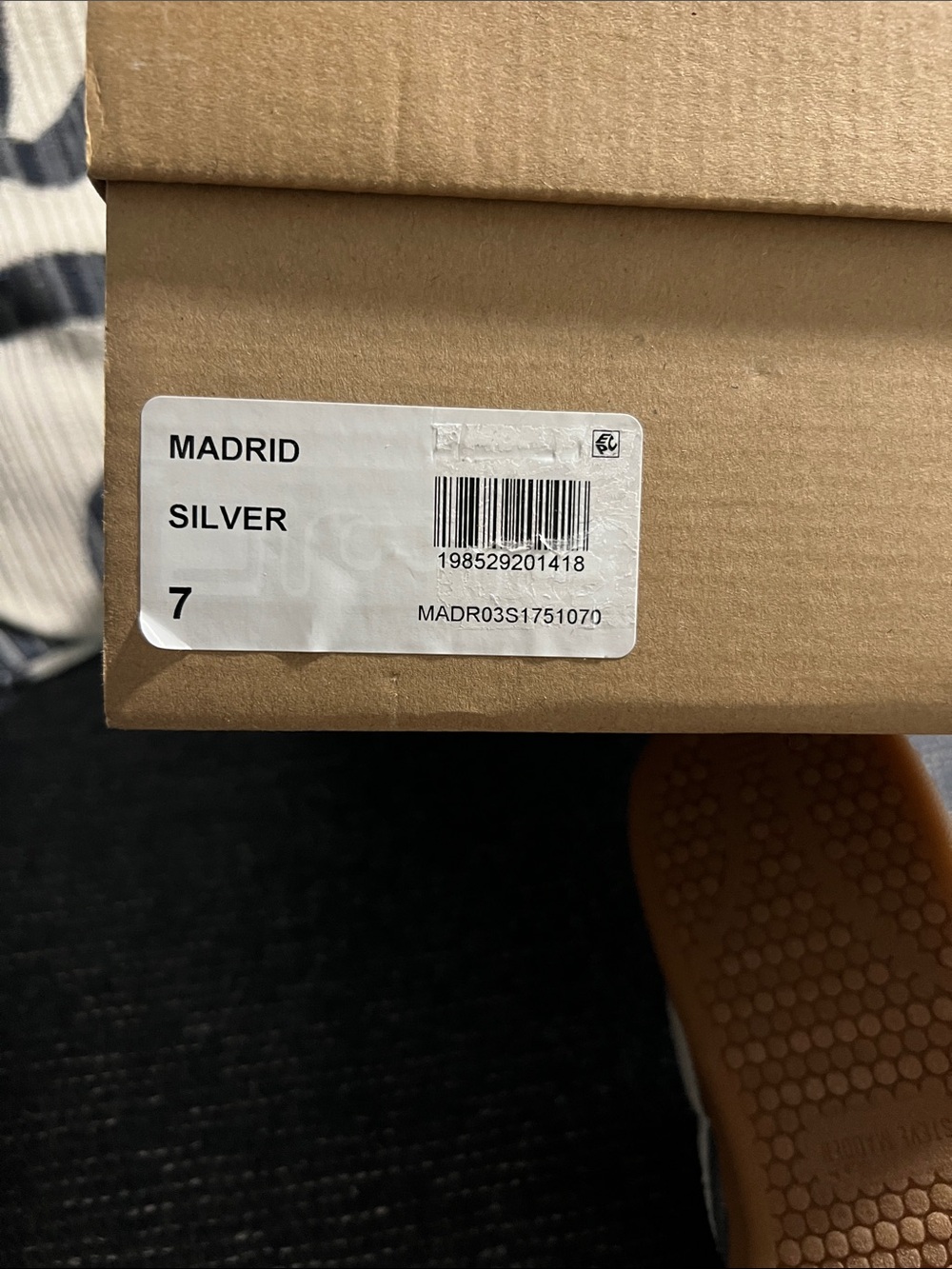 NWT size 7 Steve Madden Silver Metallic Lace-Up Sneaker - Picture 4 of 6